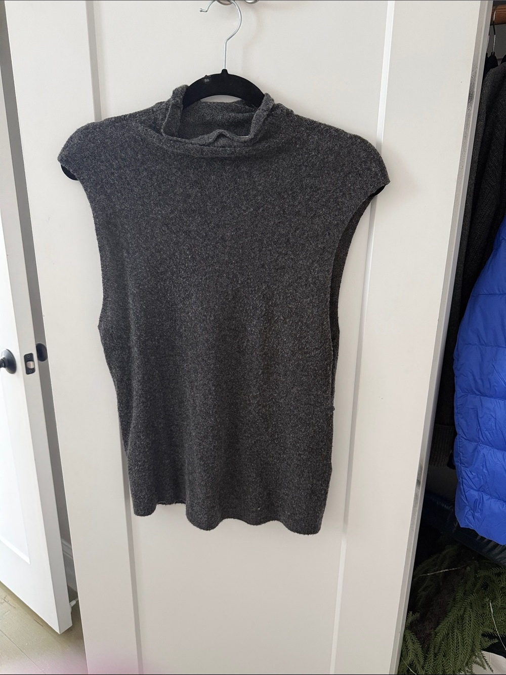 Abercrombie Merino Wool-Blend Sleeveless Mockneck Sweater
